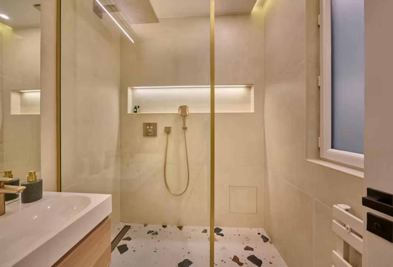 - Kitchen - Wifi - Air Conditioning - Center - Tram Apartment
